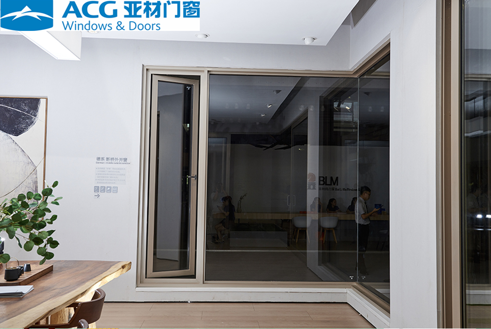酷暑炎熱，怎可缺少在家空調(diào)底下的涼快